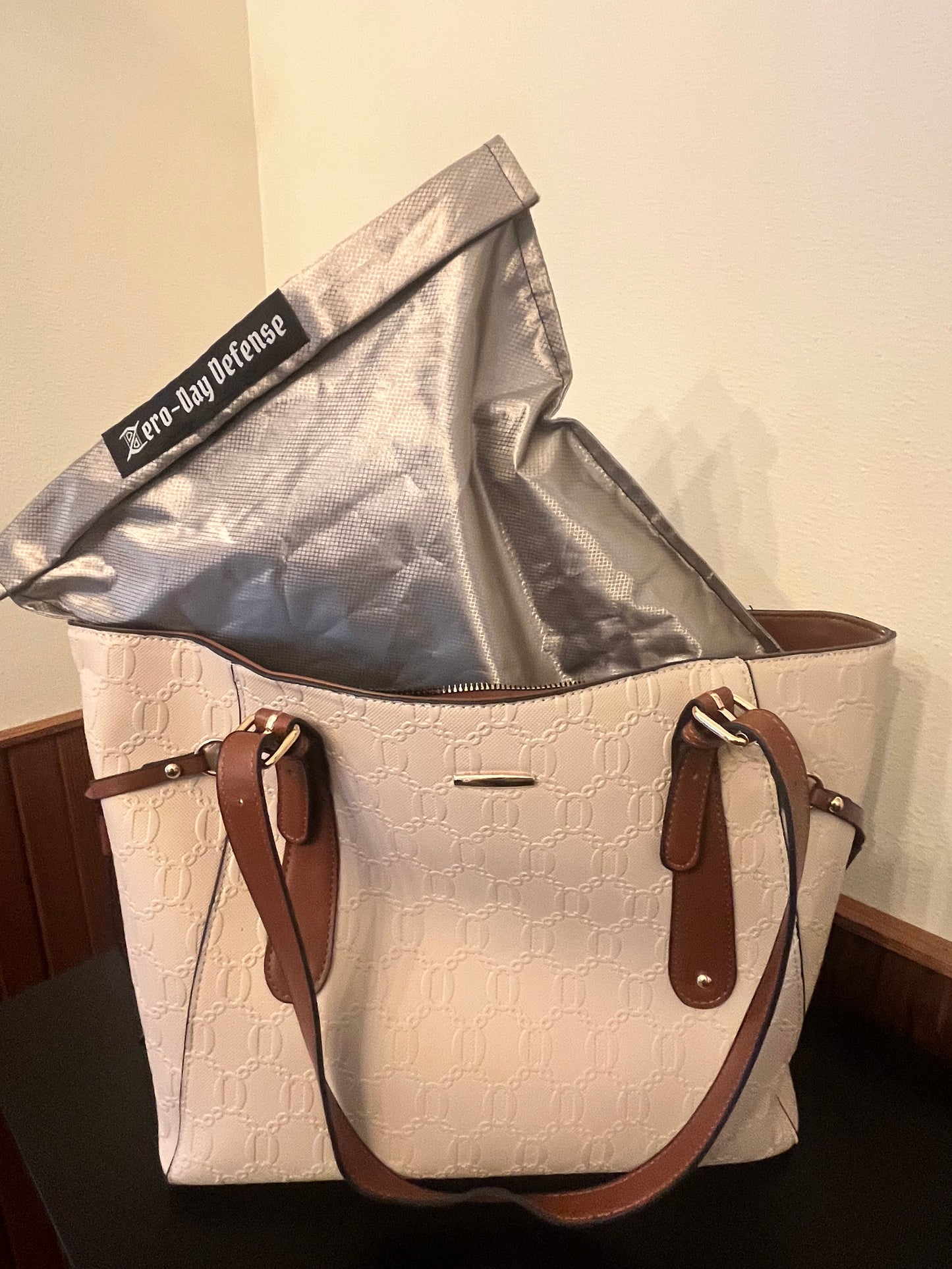 Signal Blocking Faraday bag for laptops